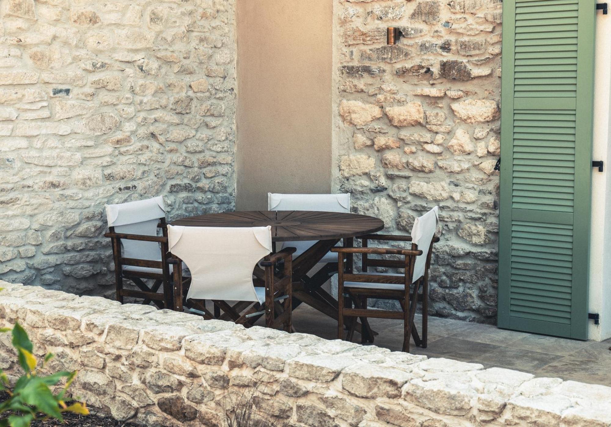 Boutique Hotel Responsable Et Restaurant Basgi Basgi 圣弗洛朗 外观 照片