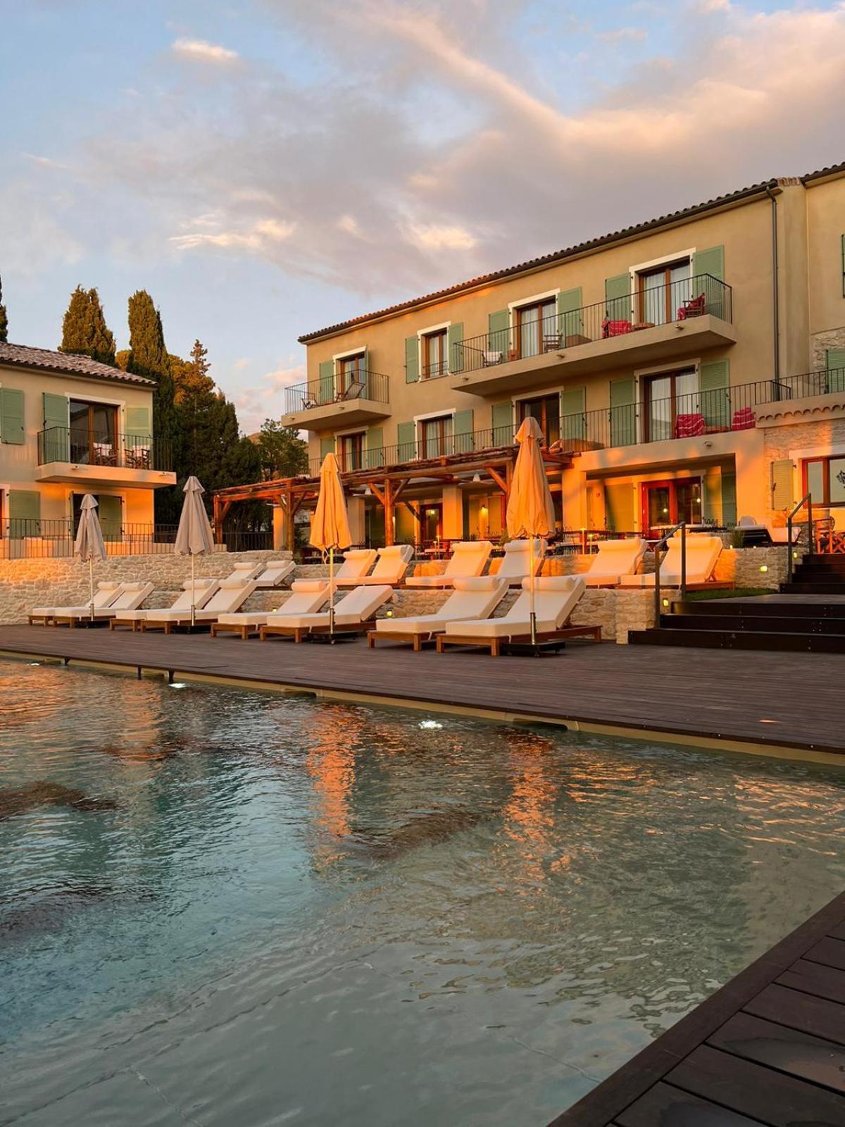 Boutique Hotel Responsable Et Restaurant Basgi Basgi 圣弗洛朗 外观 照片