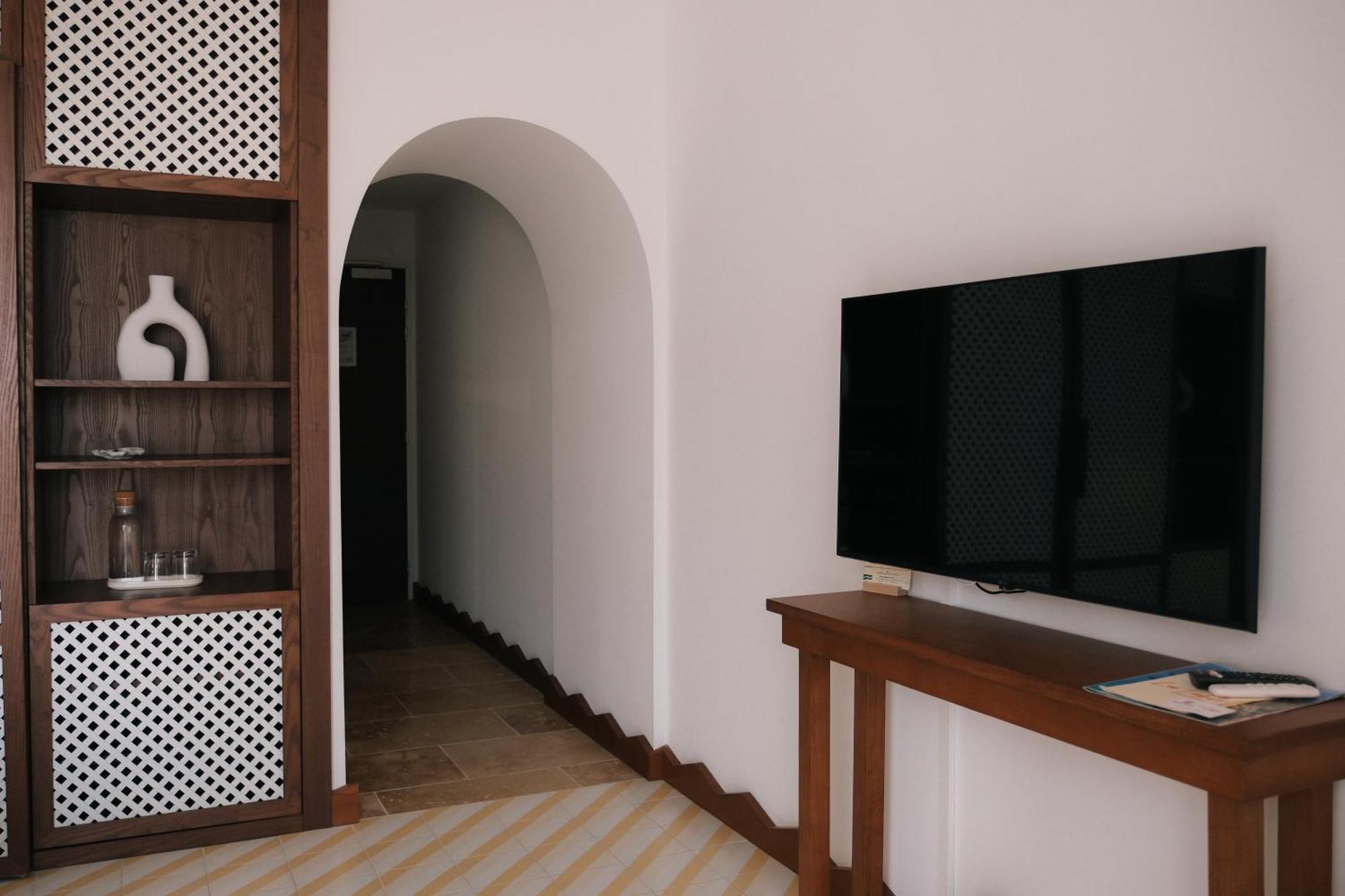 Boutique Hotel Responsable Et Restaurant Basgi Basgi 圣弗洛朗 客房 照片
