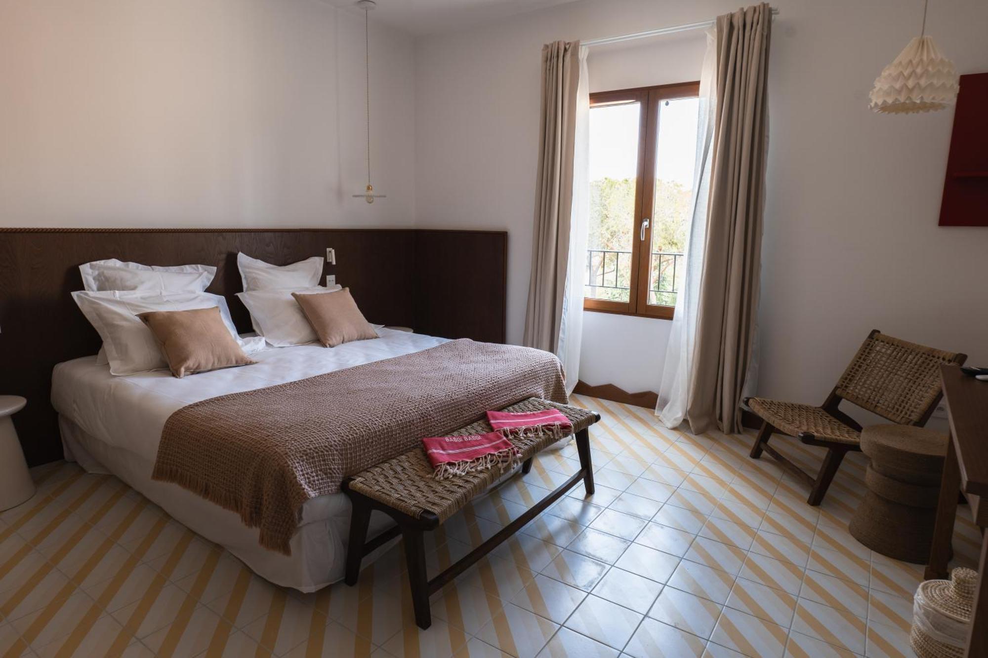 Boutique Hotel Responsable Et Restaurant Basgi Basgi 圣弗洛朗 外观 照片